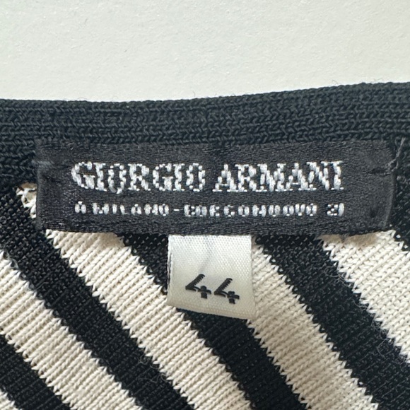 Giorgio Armani Women’s White Black V Striped Short Sleeve Blouse Size US 8 - Picture 3 of 9